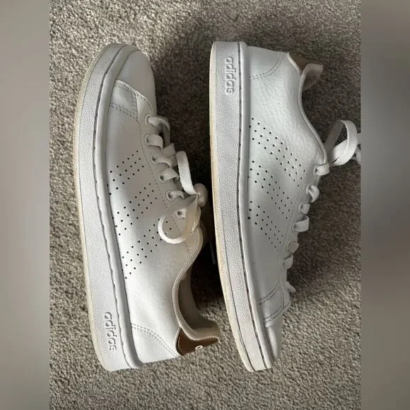 Women’s Adidas Essentials Advantage Shoes white/gold - Picture 6 of 8